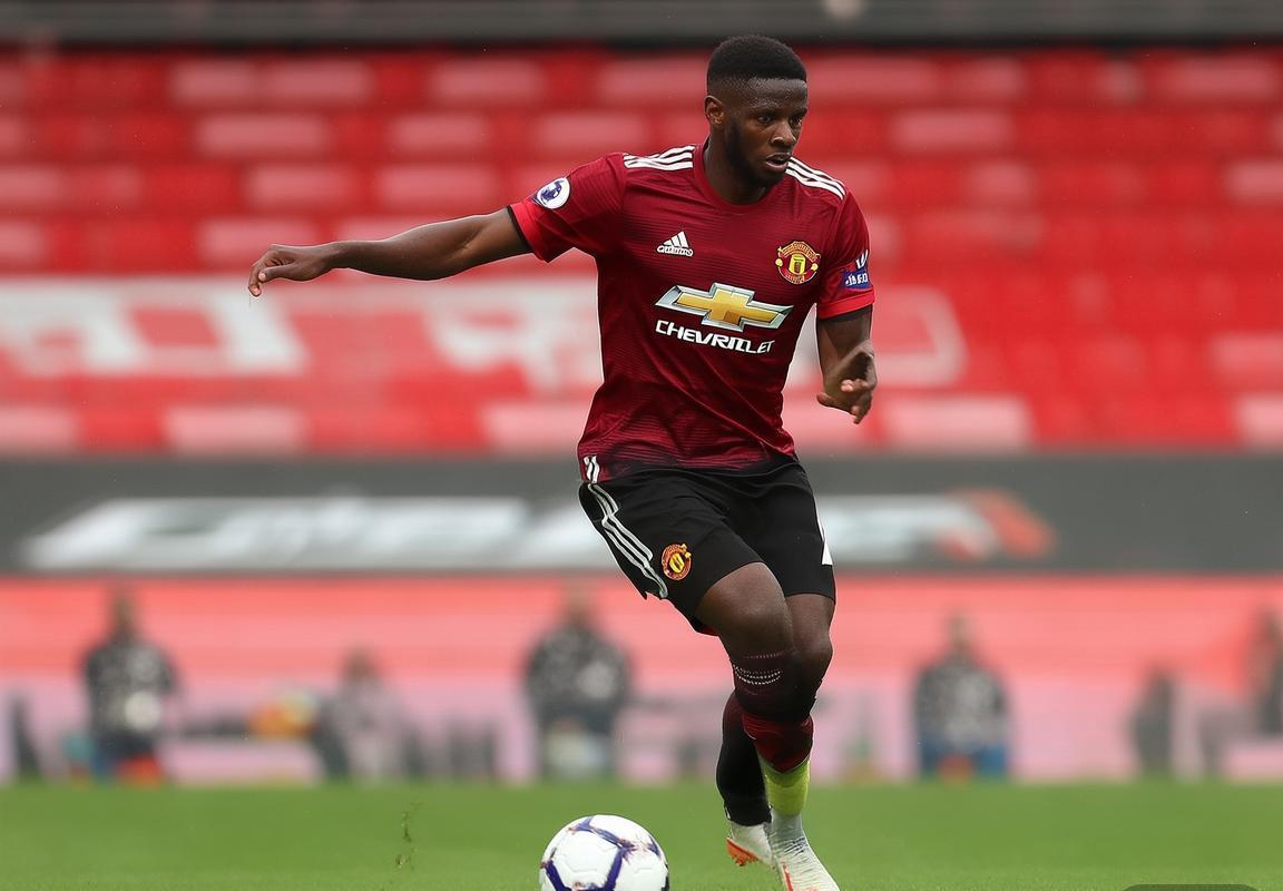 曼联转会策略：夏季引援目标锁定中场补强，拉什福德离队与桑乔未来成焦点