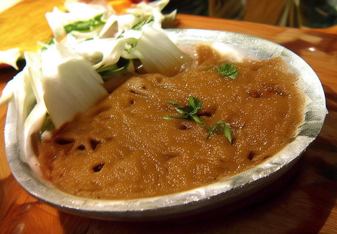 欧冠榜首对决：身价9.5亿豪门不败纪录终结，主队高效反击战术重塑小组出线形势